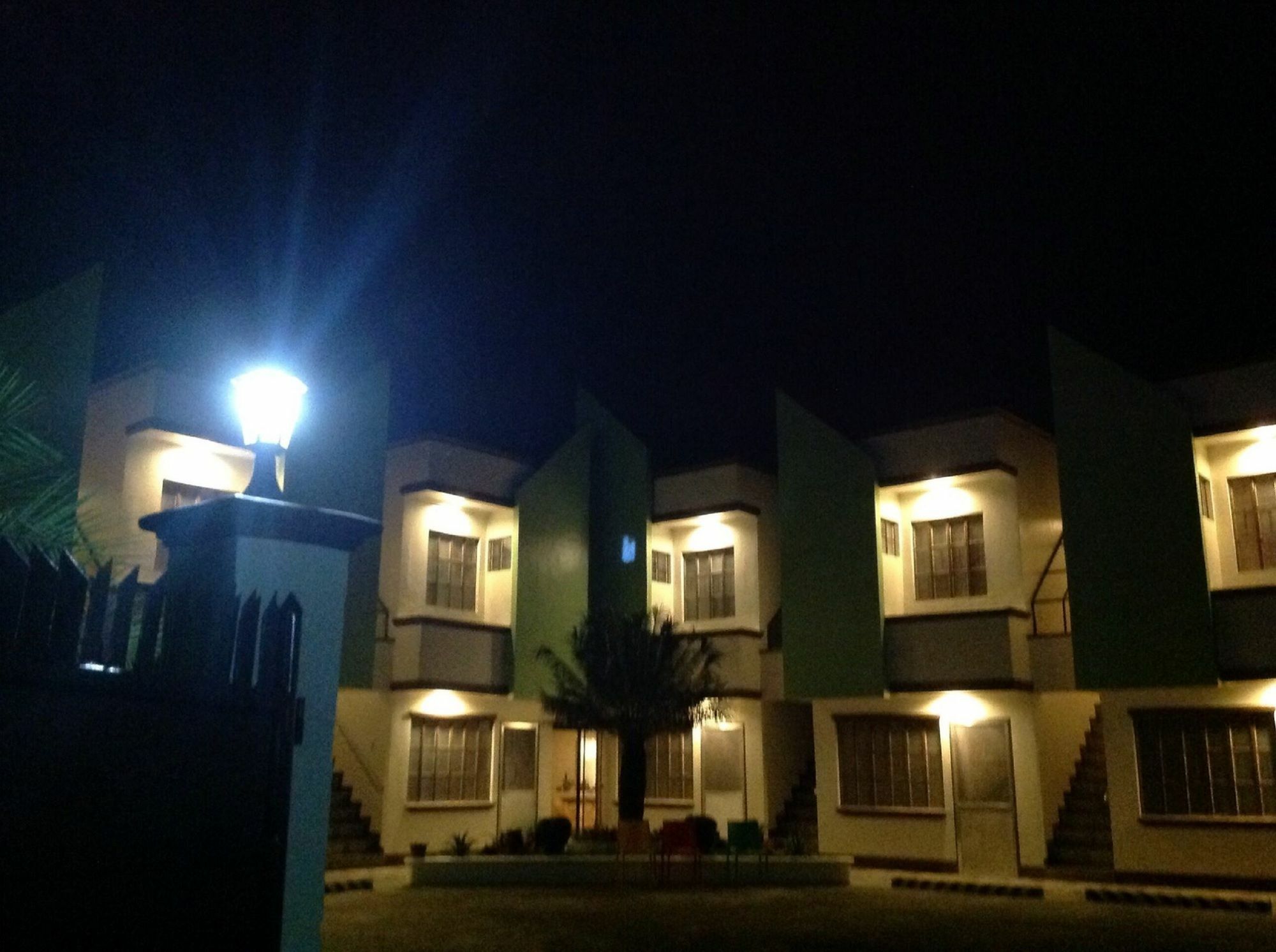 Danel Pensionne House Таклобан Экстерьер фото
